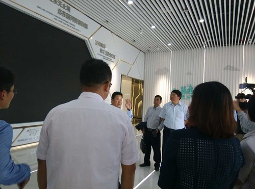 羿睿液晶广告机