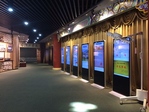 羿睿液晶广告机