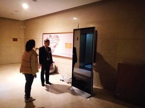 {tag}液晶广告机